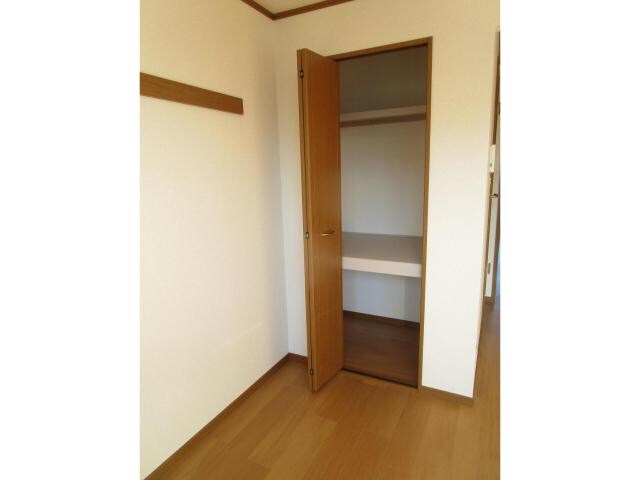 物件内観写真23　(リビング収納)