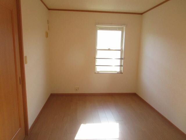 物件内観写真13　(６帖洋室)