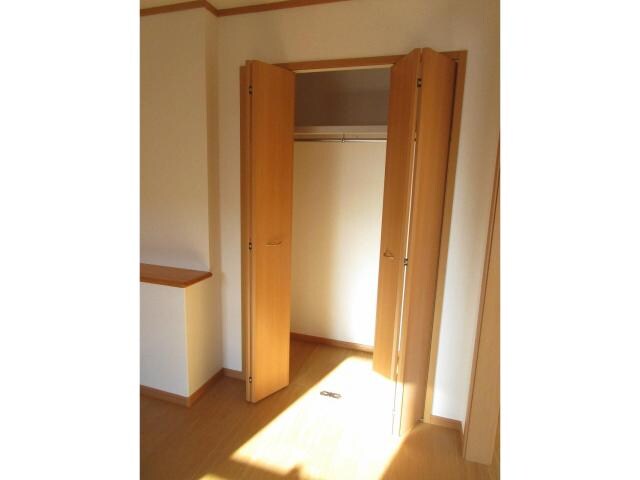 物件内観写真15　(６帖洋室収納)