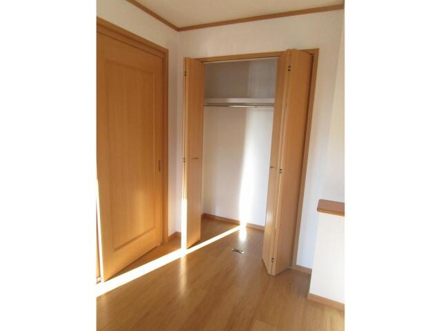 物件内観写真15　(６帖洋室収納)