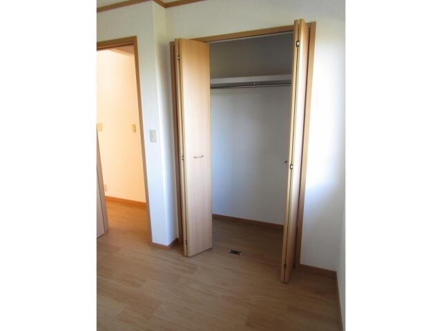 物件内観写真17　(4.7帖洋室収納)