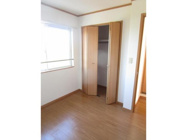 物件内観写真17　(4.7帖洋室収納)