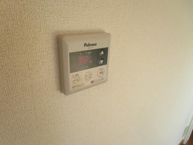 物件内観写真28　(給湯リモコン)