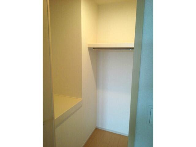 物件内観写真14　(北洋室収納)