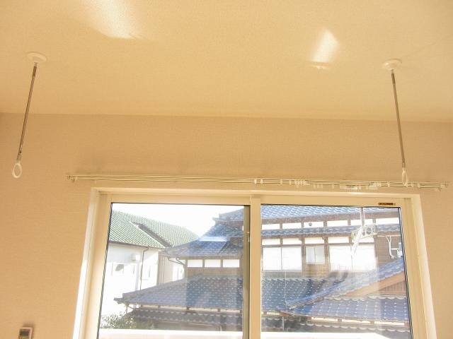 物件内観写真19　(室内物干し)