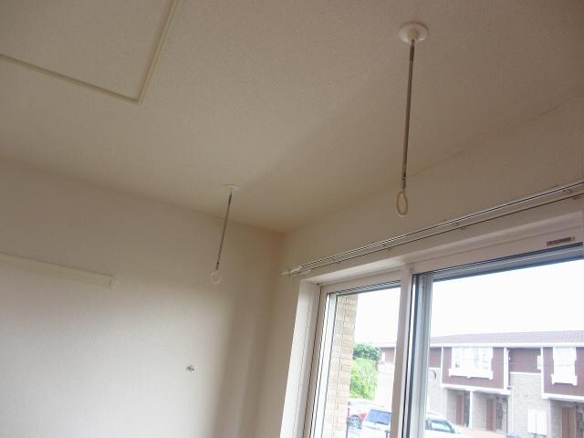 物件内観写真27　(室内物干し)