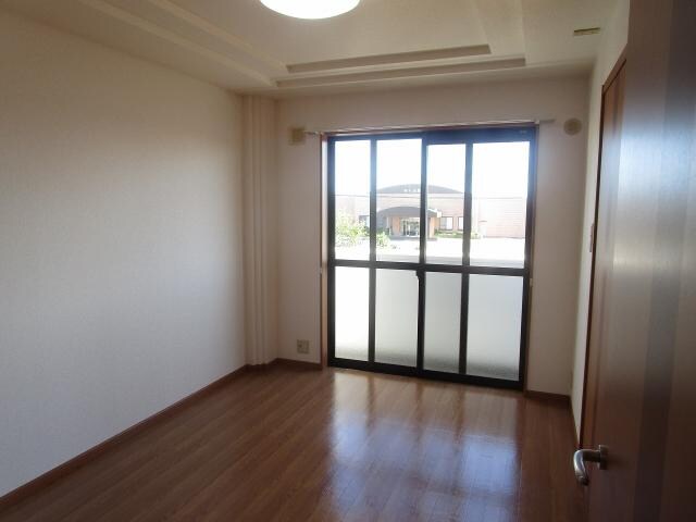 物件内観写真21　(南側洋室)