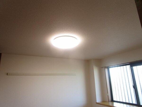 その他設備(北側洋室照明器具)