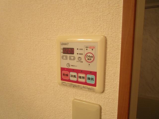 物件内観写真31　(浴室換気乾燥機)