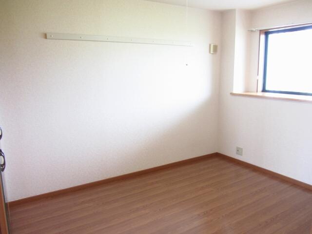 物件内観写真11　(北側洋室)