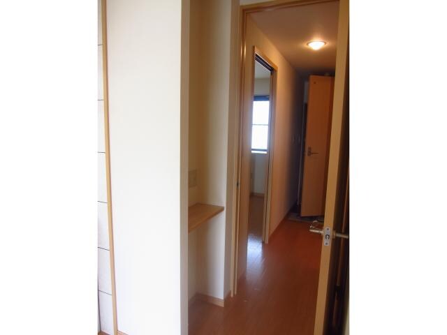 物件内観写真17　(リビング棚)