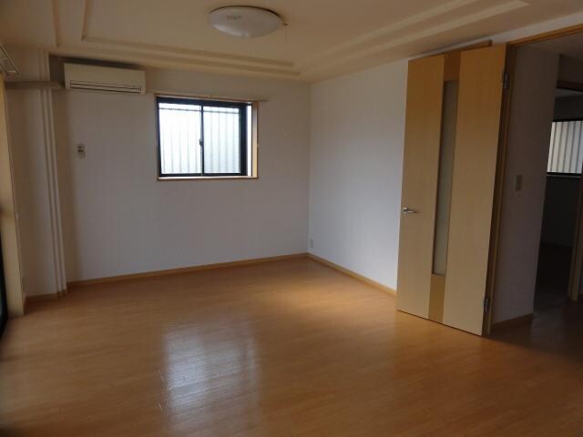 物件内観写真11　(リビング)