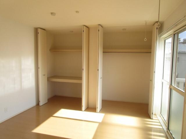 物件内観写真18　(6帖洋室収納)