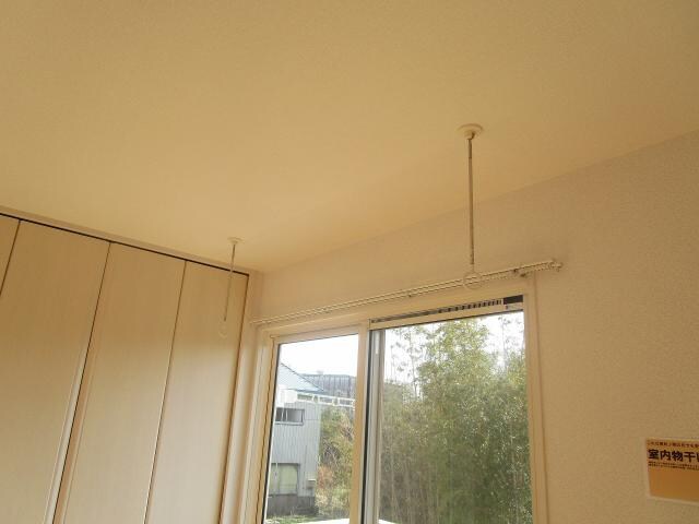 物件内観写真28　(室内物干し)