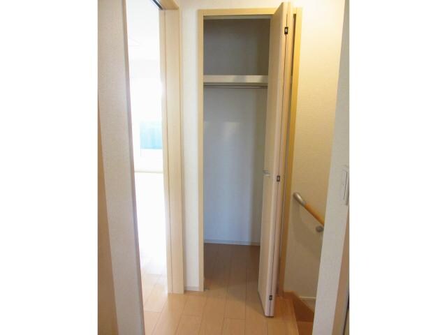 物件内観写真6　(廊下収納)