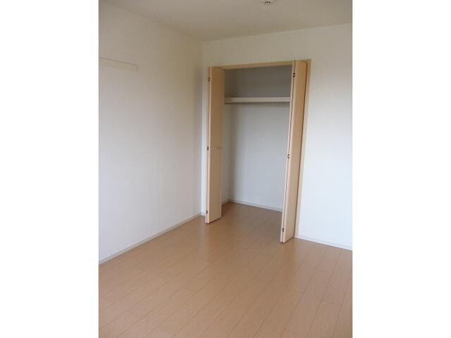 物件内観写真15　(6帖洋室収納)