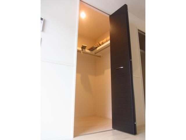 物件内観写真13　(リビング収納)