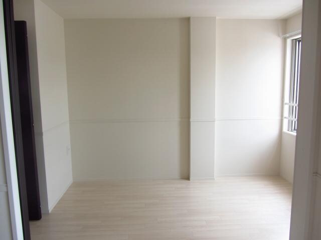 物件内観写真14　(5.3帖洋室)