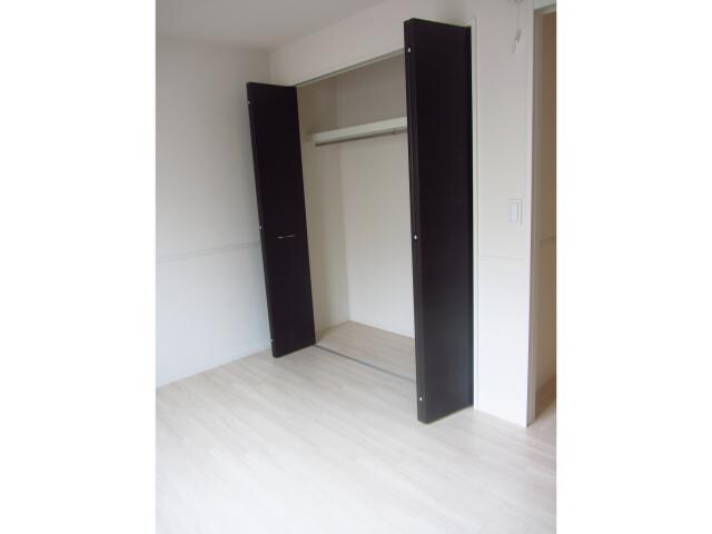 物件内観写真24　(6.3帖洋室収納)