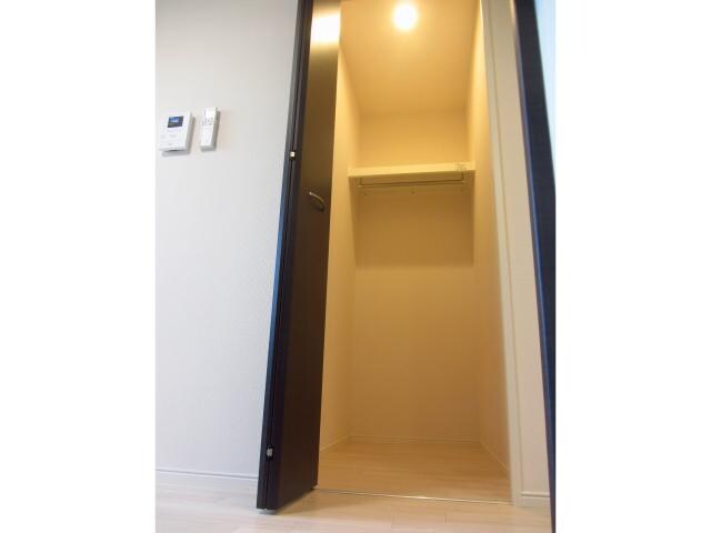 物件内観写真17　(リビング収納)