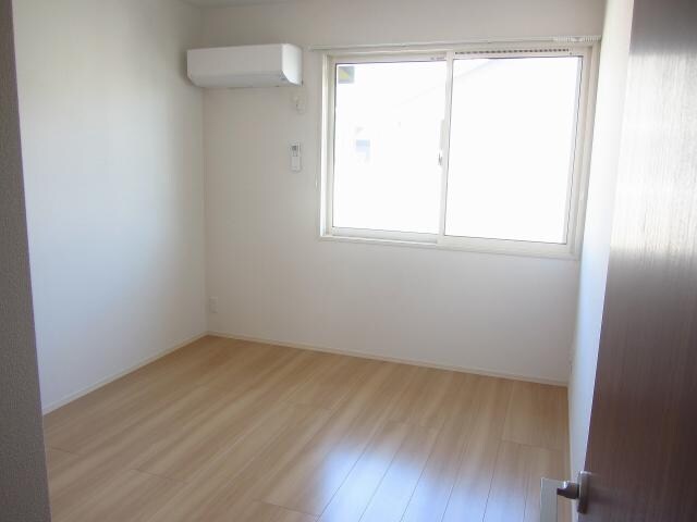 物件内観写真16　(5.6帖洋室)