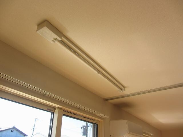 物件内観写真30　(室内物干し)