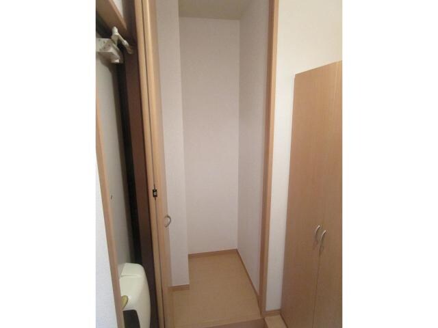 物件内観写真8　(玄関収納)
