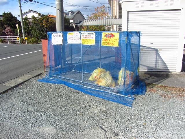 物件外観写真5　(ゴミ置き場)