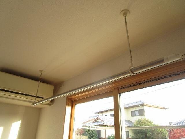 物件内観写真32　(室内物干し)