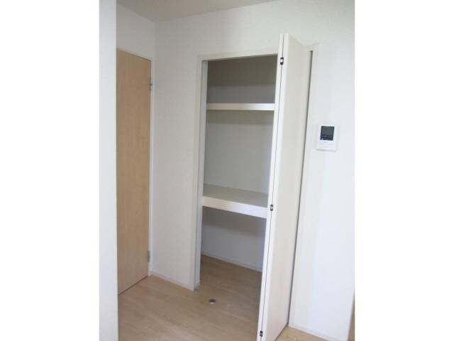 物件内観写真8　(ＤＫ収納)