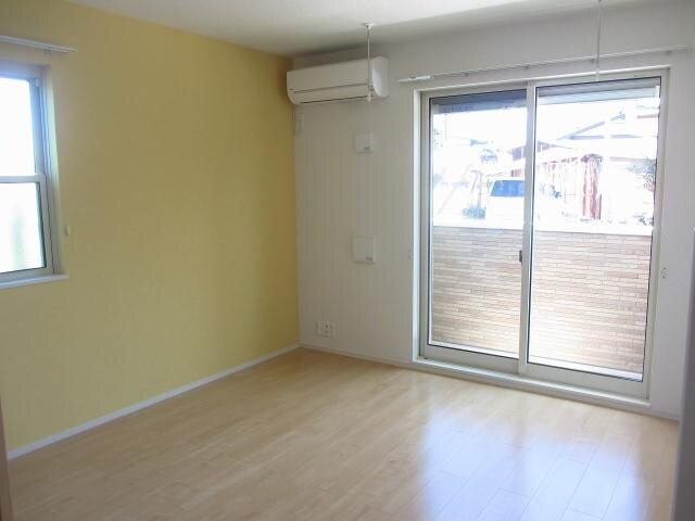 物件内観写真16　(バルコニー側６帖洋室)