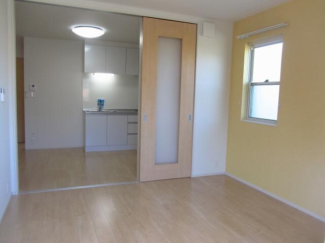 物件内観写真17　(バルコニー側６帖洋室)