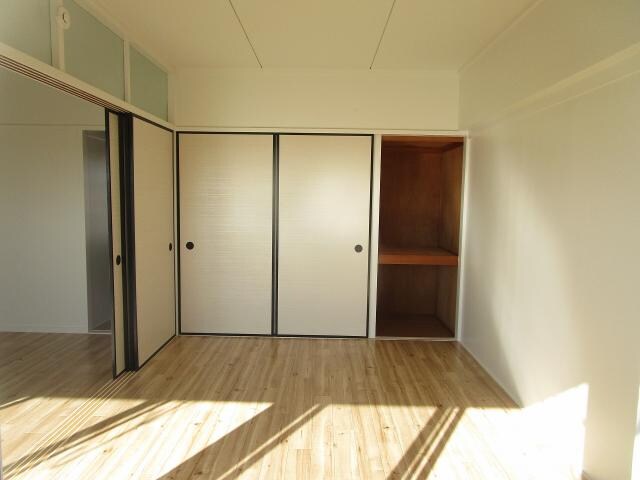 物件内観写真18　(南側6帖洋室)