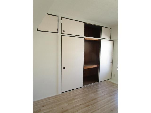 物件内観写真21　(北側６帖洋室収納)