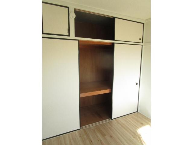 物件内観写真24　(4.5帖洋室収納)