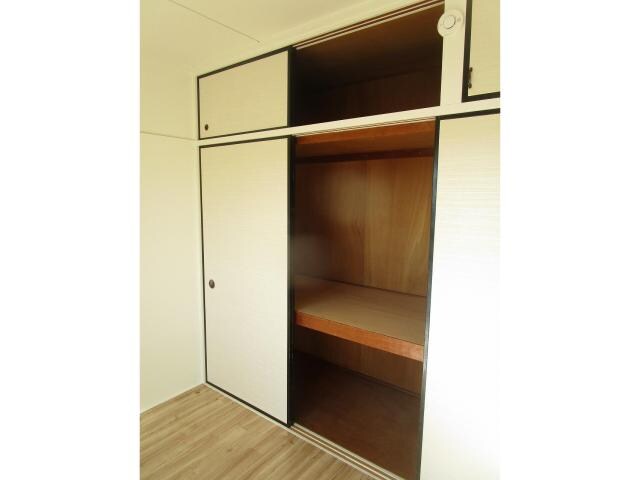 物件内観写真26　(南側4.5帖洋室収納)