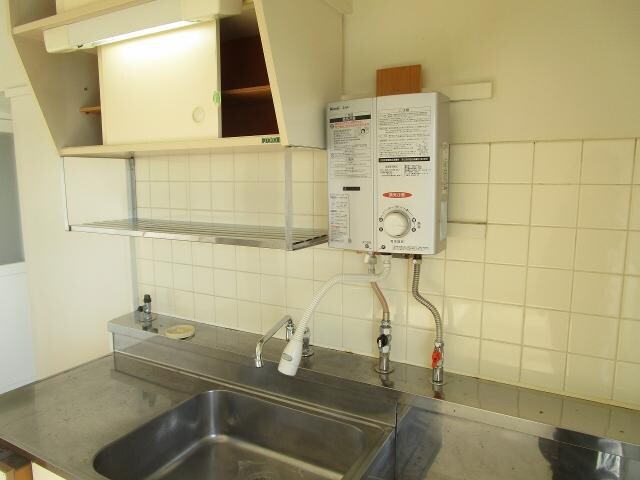 物件内観写真28　(瞬間湯沸かし器)