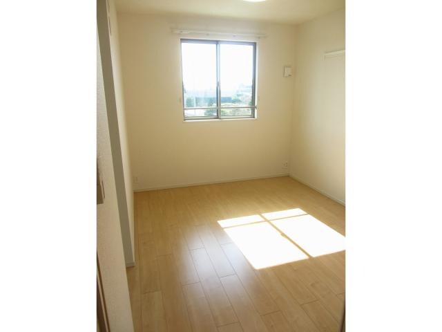 物件内観写真16　(5.3帖洋室)