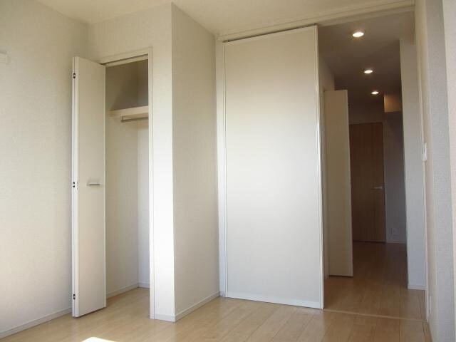 物件内観写真17　(5.3帖洋室)