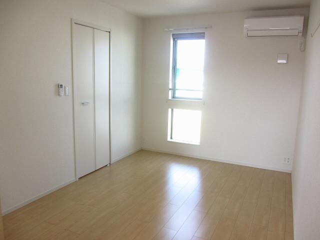 物件内観写真19　(６帖洋室)