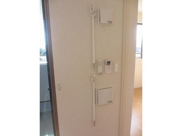 物件内観写真30　(室内物干し)