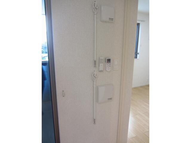 物件内観写真30　(室内物干し)