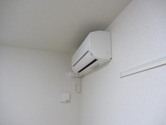 物件内観写真32　(６帖洋室エアコン)