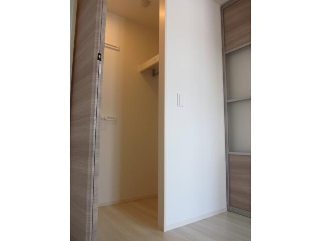 物件内観写真26　(5帖洋室収納)