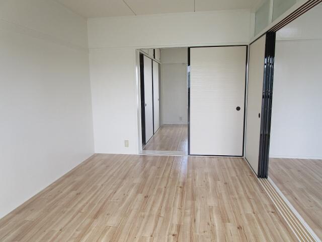 物件内観写真22　(南側洋室)