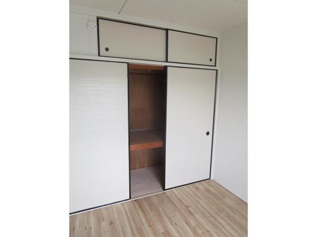 物件内観写真27　(南側洋室収納)