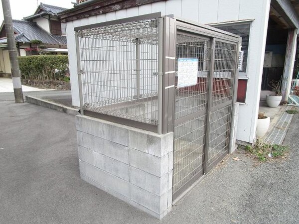 建物設備(ゴミ置き場)