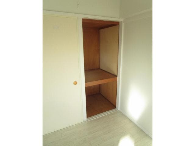 物件内観写真17　(リビング収納)