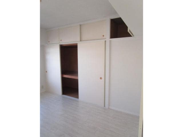 物件内観写真20　(北側洋室収納)