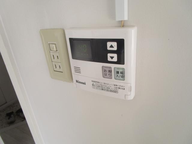 物件内観写真25　(給湯リモコン)